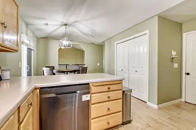 3224 S Hinton Ct, West Valley, UT 84128 - Photo 9