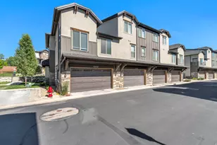 10422 S Beetdigger Blvd, Sandy, UT 84070 - Photo 23