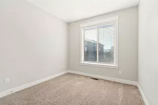 10422 S Beetdigger Blvd, Sandy, UT 84070 - Photo 19
