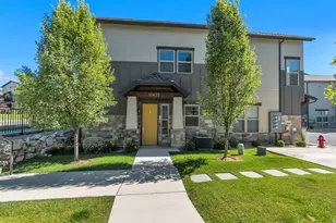 10422 S Beetdigger Blvd, Sandy, UT 84070 - Photo 3