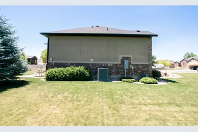 2611 W 2450 N, Farr West, UT 84404 - Photo 7