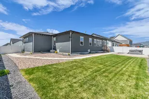 1005 E Antelope Dr, Eagle Mountain, UT 84005 - Photo 35