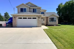 831 W Pages Ln, West Bountiful, UT 84087 - Photo 1