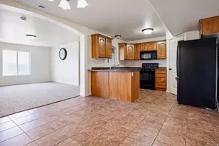3821 E Rock Creek Rd, Eagle Mountain, UT 84005 - Photo 7