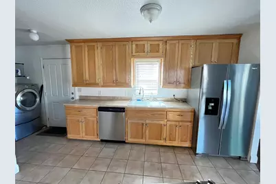 2875 N Hill Field Rd #4, Layton, UT 84041 - Photo 9