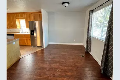 2875 N Hill Field Rd #4, Layton, UT 84041 - Photo 5