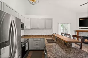 9229 S Jefferson Cv W, Sandy, UT 84070 - Photo 9