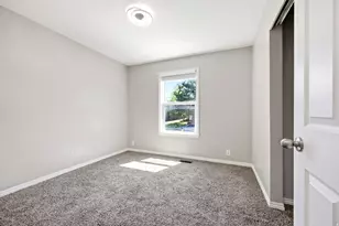 11042 S Lindon Rd E, Sandy, UT 84092 - Photo 17