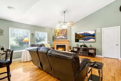 1561 E Lakeview Way S, Ogden, UT 84403 - Photo 7