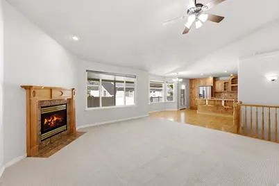 12758 S Marks Way W, Riverton, UT 84065 - Photo 9