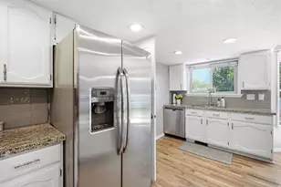 11209 S Christopher Cir E, Sandy, UT 84092 - Photo 13