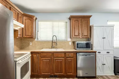 10574 S Crocus St E, Sandy, UT 84094 - Photo 7