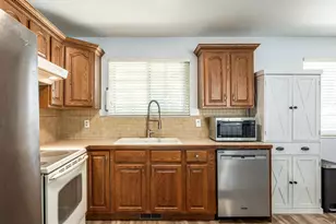 10574 S Crocus St E, Sandy, UT 84094 - Photo 5