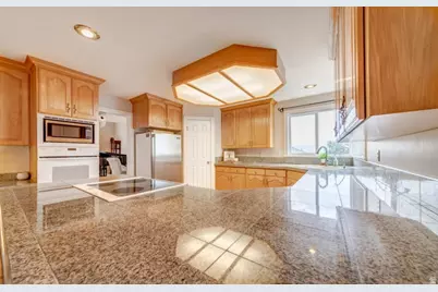 1273 E Grayson Ct, Sandy, UT 84094 - Photo 9