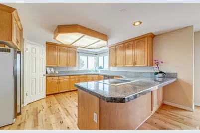 1273 E Grayson Ct, Sandy, UT 84094 - Photo 7
