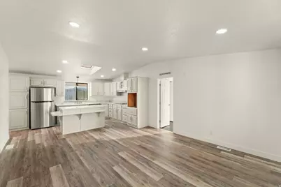 1350 W 300 N #14, Clearfield, UT 84015 - Photo 7