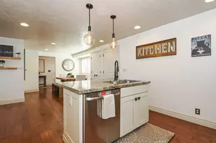 2425 E Cinnabar Ln, Cottonwood Heights, UT 84121 - Photo 23