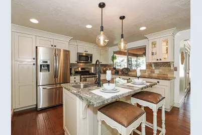 2425 E Cinnabar Ln, Cottonwood Heights, UT 84121 - Photo 7
