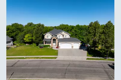 1366 Fox Pointe Dr, Kaysville, UT 84037 - Photo 1