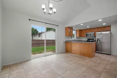 812 Stormy Creek Rd, Sandy, UT 84094 - Photo 9