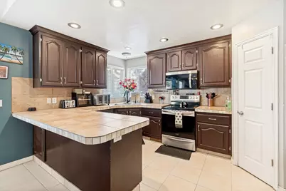 5179 W Shaggy Peak Dr, Riverton, UT 84096 - Photo 5