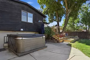 6744 S 1560 E, Cottonwood Heights, UT 84121 - Photo 5