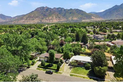 6744 S 1560 E, Cottonwood Heights, UT 84121 - Photo 23