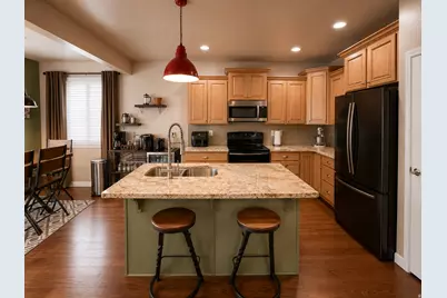 149 E Crescent Pine Ln, Sandy, UT 84070 - Photo 5