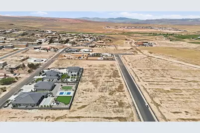 1297 W 4300 S #15, Hurricane, UT 84737 - Photo 11