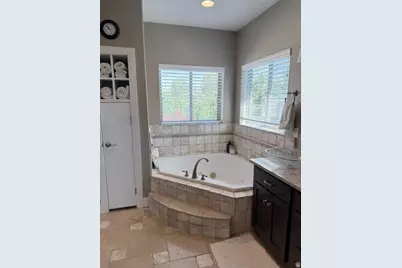 563 N Peregrine Cv, Layton, UT 84040 - Photo 15