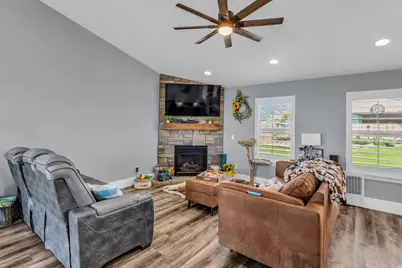 1644 E Arrowhead Ln, Erda, UT 84074 - Photo 7