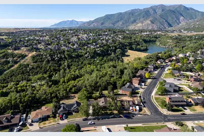 2289 E Sunset Dr, Layton, UT 84040 - Photo 43