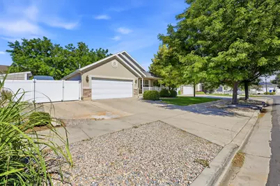 8462 S Oak Farm Dr W, West Jordan, UT 84081 - Photo 11