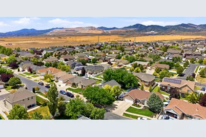 8462 S Oak Farm Dr W, West Jordan, UT 84081 - Photo 9