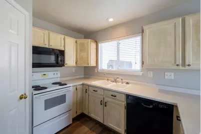 3926 W 10400 N, Cedar Hills, UT 84062 - Photo 11