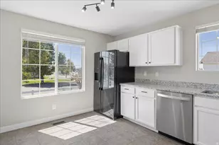 5086 S 3925 W, Roy, UT 84067 - Photo 9