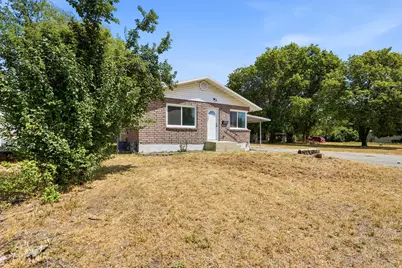 397 S Tremont St, Tremonton, UT 84337 - Photo 3
