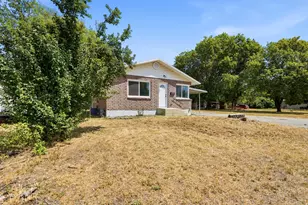 397 S Tremont St, Tremonton, UT 84337 - Photo 3