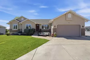 593 N 870 W, West Bountiful, UT 84087 - Photo 1