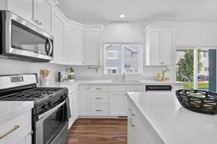 7502 N Cottage Ln E, Eagle Mountain, UT 84005 - Photo 15