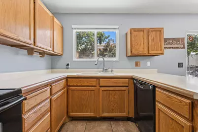 910 W Red Oaks Dr, Murray, UT 84123 - Photo 9
