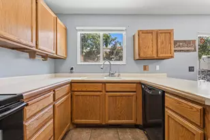 910 W Red Oaks Dr, Murray, UT 84123 - Photo 9