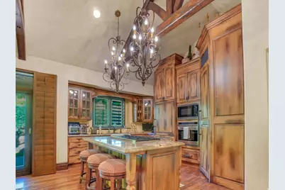 8283 S Bavarian Ct E, Cottonwood Heights, UT 84093 - Photo 17