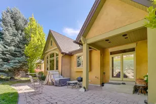 8283 S Bavarian Ct E, Cottonwood Heights, UT 84093 - Photo 7