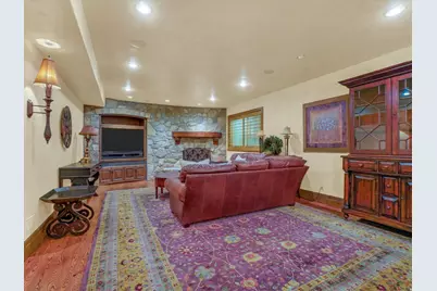 8283 S Bavarian Ct E, Cottonwood Heights, UT 84093 - Photo 35