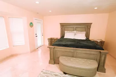 8068 S Twelve Dr, Sandy, UT 84094 - Photo 7