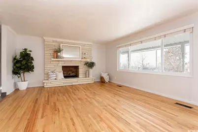 386 E 2100 S, Bountiful, UT 84010 - Photo 3
