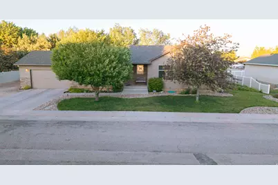 135 Constitution Dr, Roosevelt, UT 84066 - Photo 1