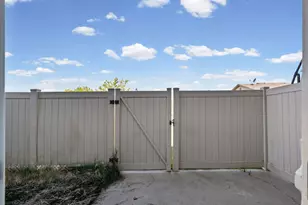 652 W 800 N, Clinton, UT 84015 - Photo 17