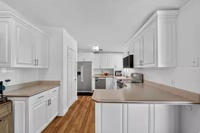 1045 Peach Dr, Ogden, UT 84404 - Photo 9